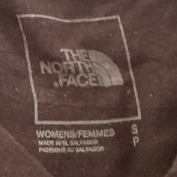 black north face tshirt// women’s small/ good condition logo is intact - Picture 4 of 4